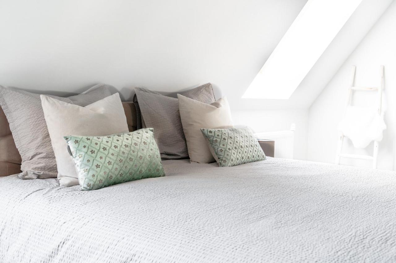 99 Lifestyle Suite Zwaag Εξωτερικό φωτογραφία