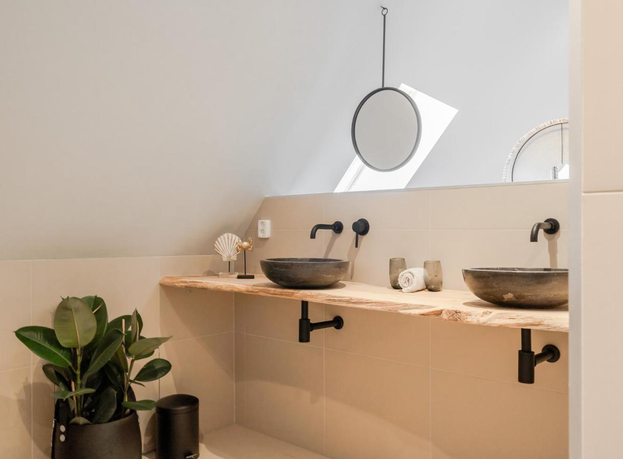99 Lifestyle Suite Zwaag Εξωτερικό φωτογραφία